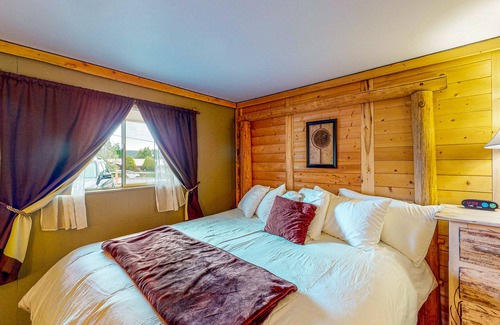 Cedaredge Cabin | Rustic studio with stellar shared amenities