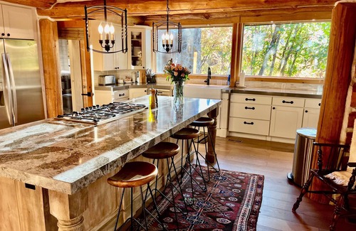 Sundance Cabin | Rustic Sundance cabin, sleeps 13, hottub, firepits