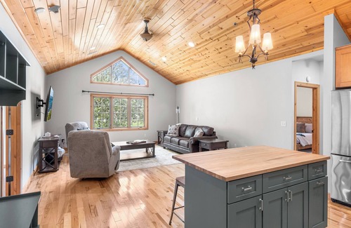 Green Lake Condo | Rustic, Updated 2bed/2bath condo with WiFi and AC in beautiful Green Lake