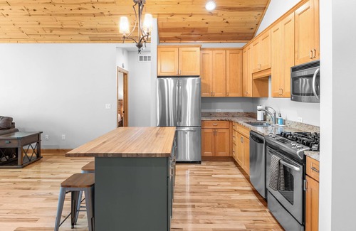 Green Lake Condo | Rustic, Updated 2bed/2bath condo with WiFi and AC in beautiful Green Lake