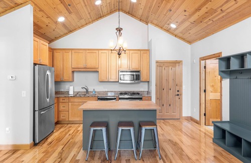 Green Lake Condo | Rustic, Updated 2bed/2bath condo with WiFi and AC in beautiful Green Lake