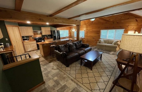Windsor House | Rustic Updated Cozy Lake House! Close to skiing!
