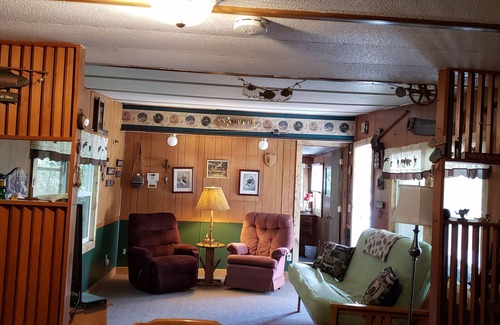 Ferryville House | Rustic Vacation Rental on Pool 9 (Over looking the River)