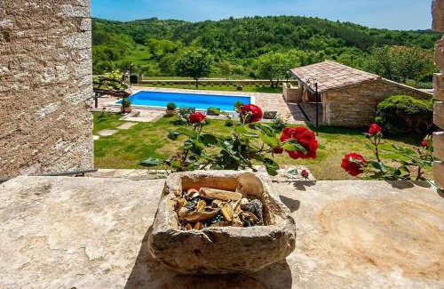 Groznjan Villa | Rustic villa Casa Mazuli with pool in Groznjan