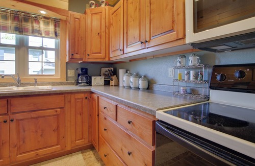 Cecil Cabin | Rustic Wisconsin Cabin on Shawano Lake!