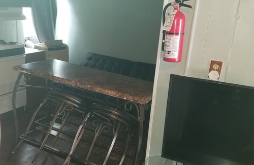 Wildwood Apartment | Rustic1BRPet&420 Friendly2.5blocksToBoardsSeptSpecialsProm&SeniorWks22Under25ok