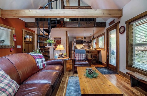 Verlot Cabin | Rusty Bridge River Lodge - Hot tub - Fireplace