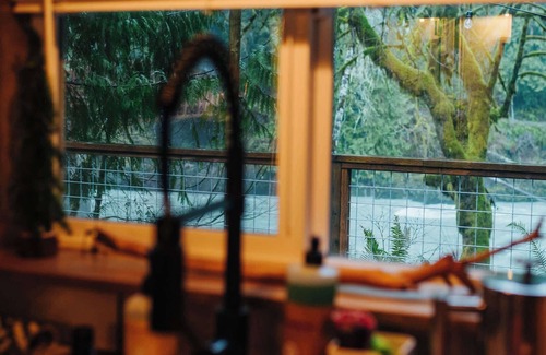 Verlot Cabin | Rusty Bridge River Lodge - Hot tub - Fireplace