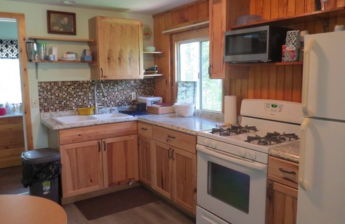 Barbeau Cottage | Ruthie's CottagenCharming 3-bedroom cottage with WiFi in Barbeau. 20 m Sault, Mi
