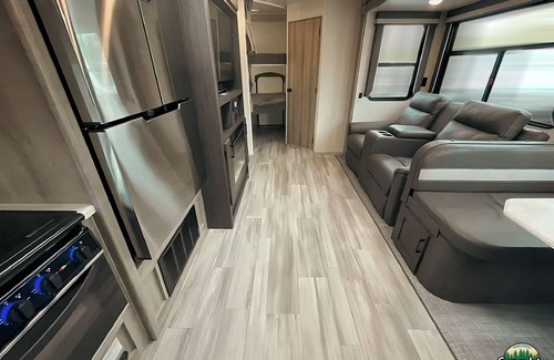 Kenora House | RV 8 Lake view with double over double bunks for the kids!