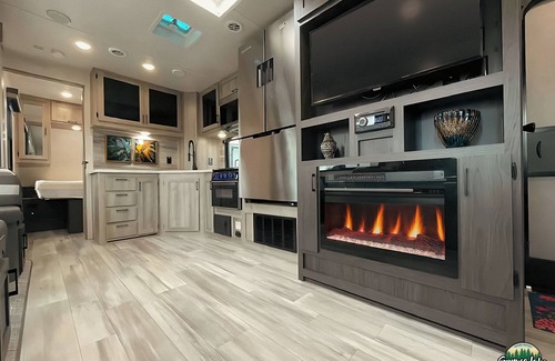 Kenora House | RV 8 Lake view with double over double bunks for the kids!