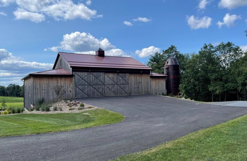 Antes Fort House | RV lot Hook Up, 5 minutes off I 80. Peacefully hidden behind our vintage barn.
