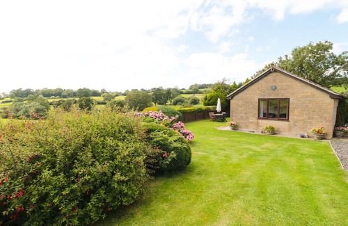 Shaftesbury Cottage | RYECROSS FARM COTTAGE, family friendly, with a garden in Shaftesbury