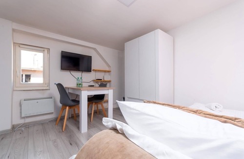 Jelenia Gora Apartment | Rynek Jeleniogórski Sunset Studio