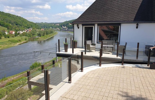 Konigstein an der Elbe Apartment | Sächsische Schweiz Ferienhaus Wohnung 1 mit Elbblick Sauna und Kamin