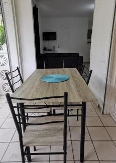 Orient Bay Apartment | Séjour entre plage et piscine