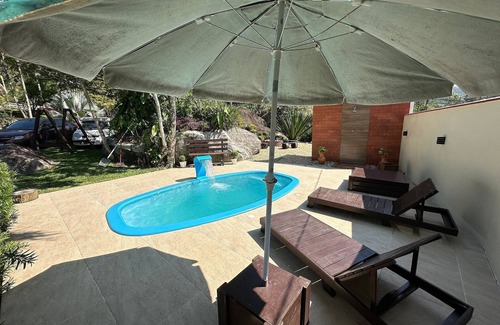 Canelinha House | Sítio Morada do Pai: Piscina e Descanso