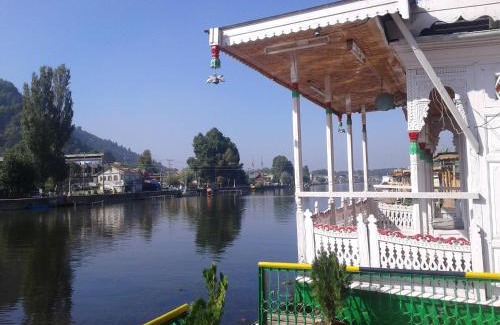 Dal Lake Boat Rental | S Group Of Houseboat