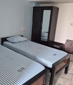Siruseri Bed & Breakfast | S R Guest House