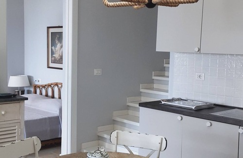 Santa Reparata Apartment | S. Reparata - Cozy three-room apartment with sea view - IUN Q8453