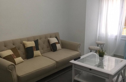 Pla del Bon Repos Apartment | (S1)-Bright modern 3 Bedroom Flat City Centre beach 10-12 minutes walk