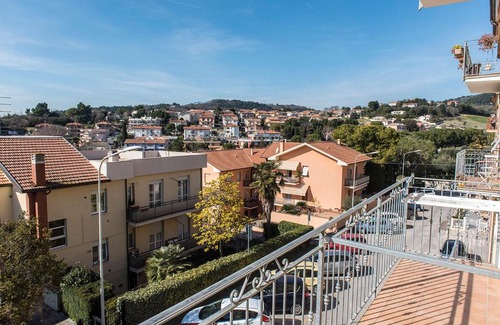 Sirolo Apartment | S69 - Sirolo, quadrilocale in centro con terrazzo e garage