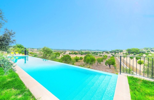 Lloret de Vistalegre Villa | SA SERRA - Traditional Majorcan stone house with private pool and amazing views. Free WiFi