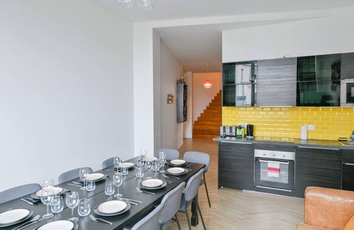 Montmartre Apartment | Sacré-Coeur Modern 4BD with sauna for 10 guests!