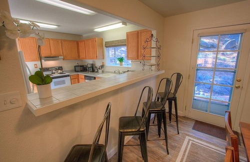 Lincoln Park House | Sadie's Hustle | Walk to Beach-Pool Table | NVH0823