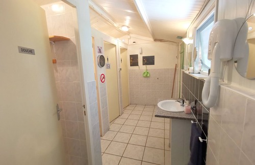 Saint-Jory-de-Chalais Ski Chalet | Safari Glamping Tent in the Dordogne