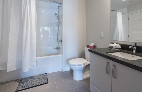 Lower Lonsdale Apartment | Safe and Secure Lower Lonsdale Executive Apartment