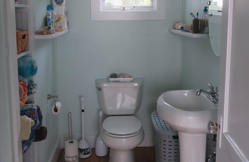 Mattituck Cottage | Safe Family Fun, steps from Veteran's Beach.