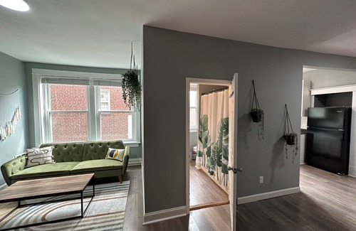 St. Louis Apartment | Safe Neighborhood STL-Rainbow Apt! Next to Forrest Park, with AC—Private Parking