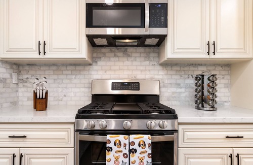 Riverside House | Safe Pet & Family Friendly*Clean*King Beds*Fast WIFI*3B2B