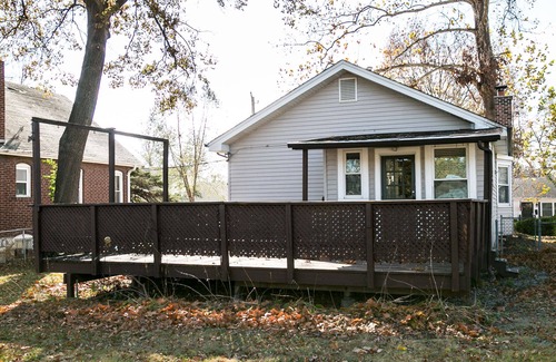 Rock Hill House | Safe Quiet Neighborhood! Clean and Cozy Family Friendly 2 bd w/Large Deck!