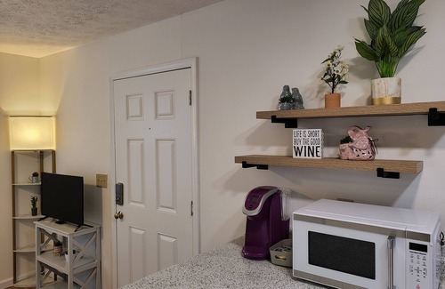 Downtown Apartment | Safe & Secure 2br near UKPD in Lex - Rest easy, walk 2 UK