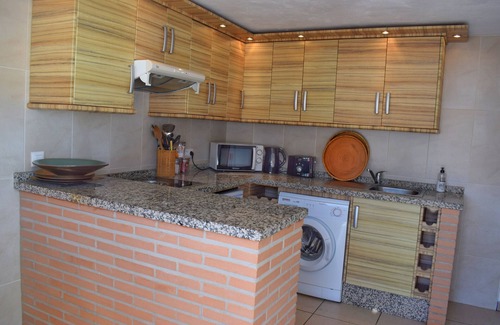 Pruna Apartment | SAFE & SECURE CASA DALI PRIVATE POOL & PATIO AREA.90 night minimum booking