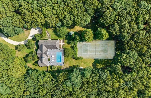 Sag Harbor House | SAG HARBOR - HAMPTONS OASIS 6+ ACRES WITH POOL & TENNIS