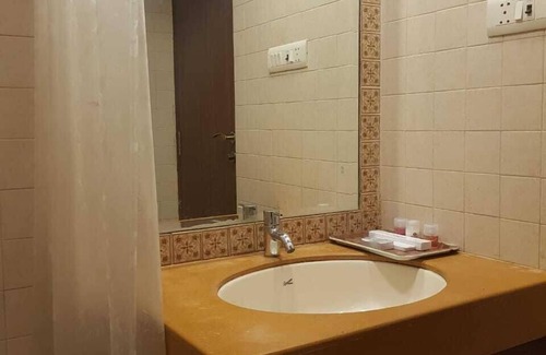 Mira Road East Hotel | Sai Palace Hotel & Gardens Mira Road