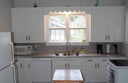 Manistee House | Sailor's Delight - Remodeled and Super Cute!
