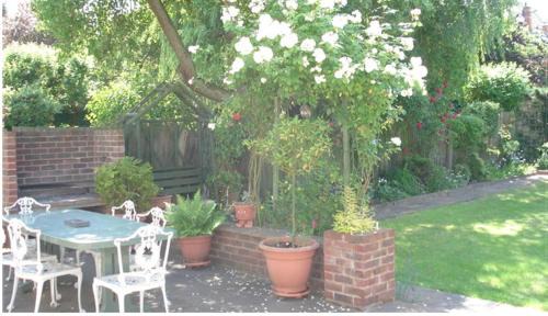 Mapesbury House | Saint Gabriel's Road Guesthouse