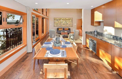 North Cowichan Condo | Salishan Tree House Suite