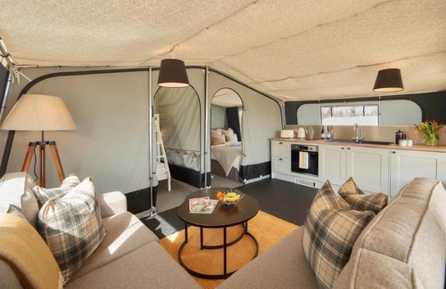 Rhayader House | Salmon