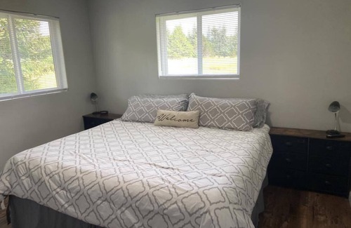 Gustavus Cabin | SALMON RIVERBEND LODGE FISHERMEN CABIN WTH RIVER ACCESS FISH RIGHT OUT YOUR DOOR