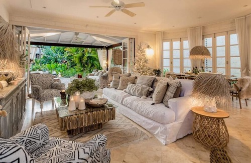 Gibbs Bay House | Salt Life, Young Estates · Salt Life, Caribbean Luxury Beachfront Villa