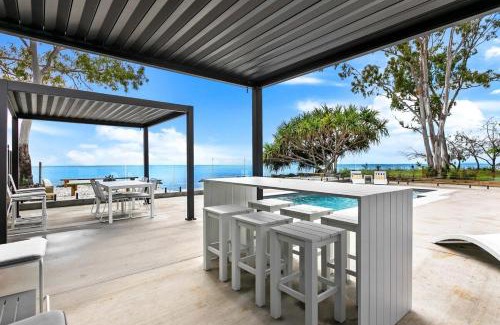 Traviston House | Salt & Stone Villas - on the beach, pets by app