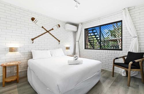 Traviston House | Salt & Stone Villas - on the beach, pets by app