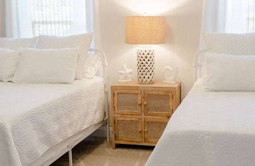 Southport Cottage | Saltwater Haven: a clean & charming cottage located near downtown Southport