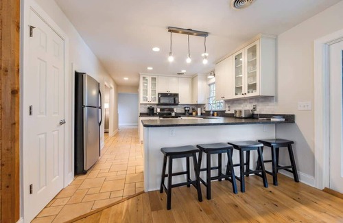 Duck House | Saltwater Pool and 5Min Walk to the Beach!