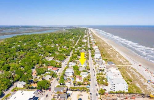 Sunset Point Villa | Salty Shack Unit C - Salty Shack - Dog Friendly Home - Across from the Beach - Central Location!
